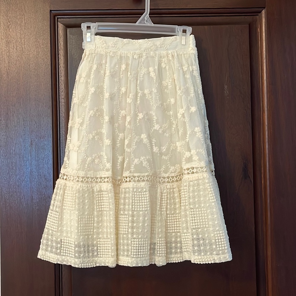 Gorgeous Zara girls ivory skirt NWT size 7.